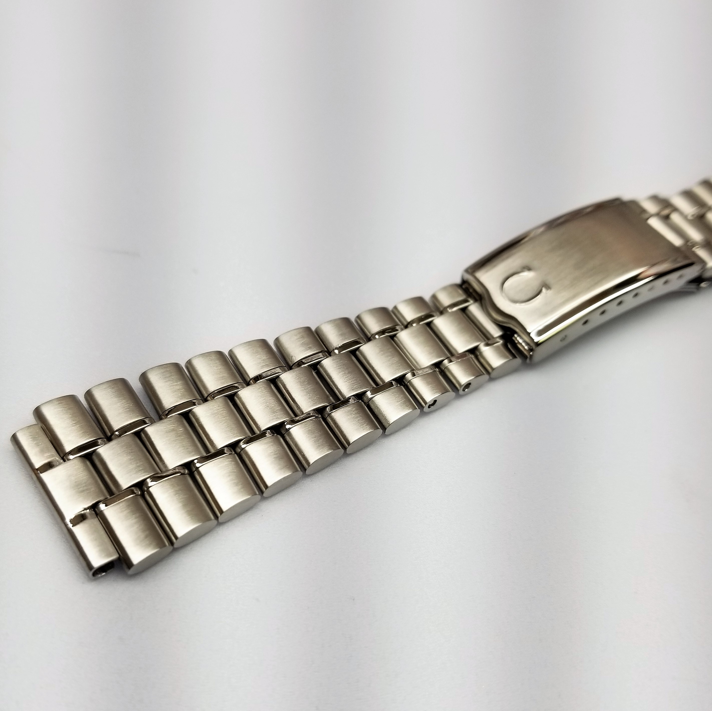 Omega Speedmaster Bracelet Restoration – TM Watch